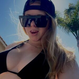 Meet your Posher, Makena